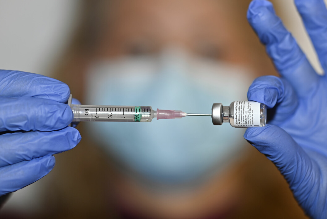 Sheri Tenpenny påstår att vaccinet gör dig magnetsik.