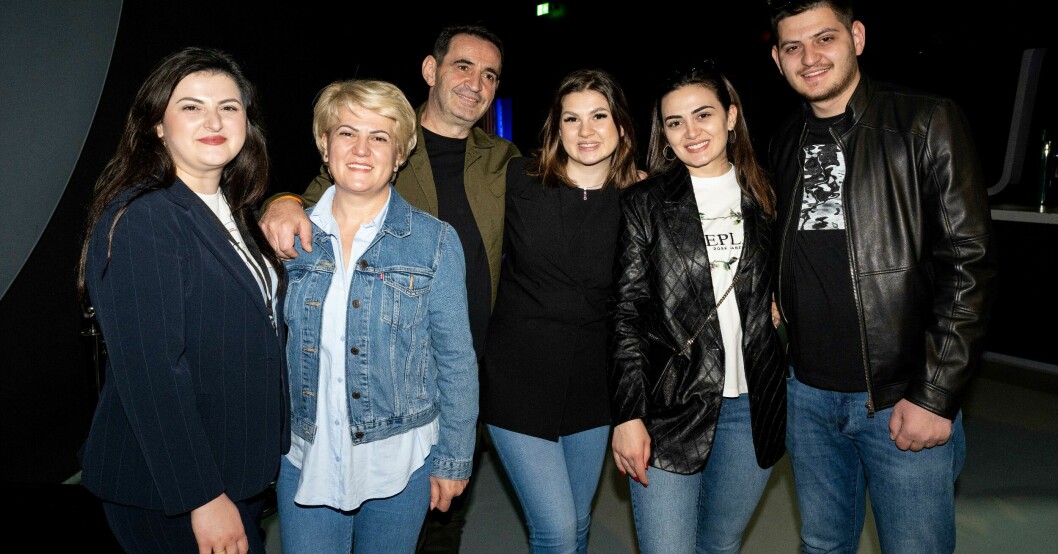Albina & Familj Kelmendi kommer att tävla i Eurovision Song Contest 2023. Albina & Familj Kelmendi