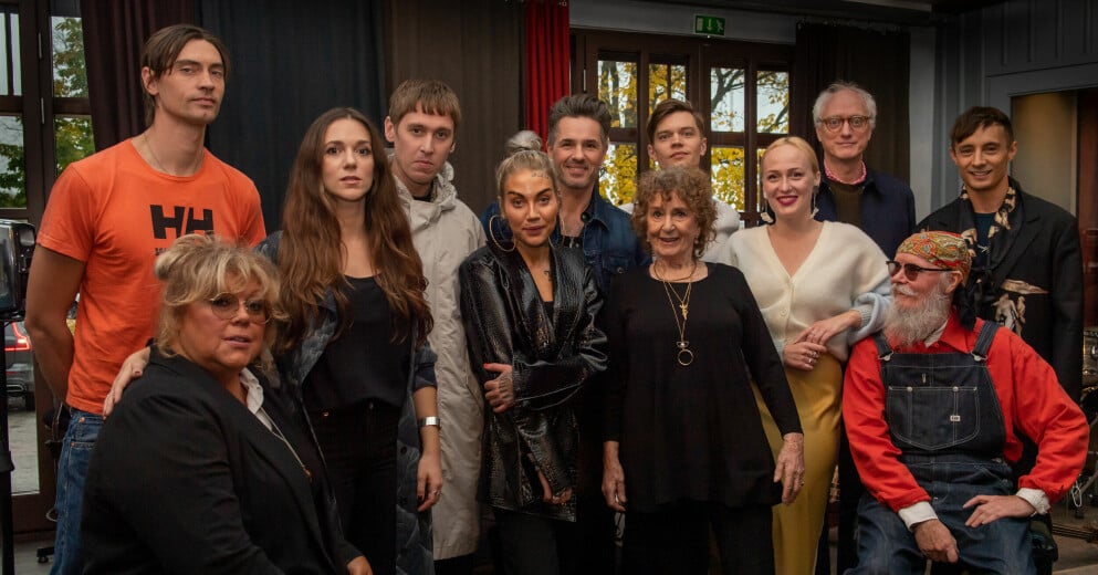 Gustaf Norén, Marie Nilsson Lind, Melissa Horn, Thomas Stenström, Maxida Märak, Peter Jöback, Siw Malmkvist, Viktor Norén, Moonica Mac, Harpo, Andreas Mattsson och Daniel Adams-Ray. Gustaf Norén, Marie Nilsson Lind, Melissa Horn, Thomas Stenström, Maxida Märak, Peter Jöback, Siw Malmkvist, Viktor Norén, Moonica Mac, Harpo, Andreas Mattsson och Daniel Adams-Ray i Så mycket bättre 2021.