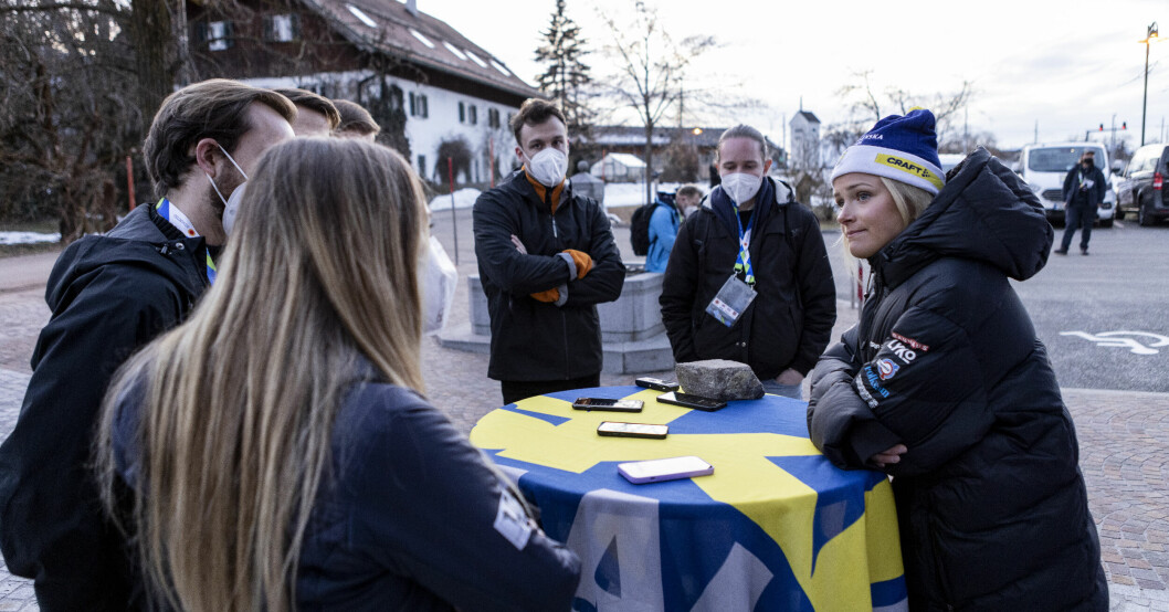 Frida Karlsson mötte presskåren i Österrike, där svenska åkarna bor under VM. Frida Karlsson mötte presskåren i Österrike, där svenska åkarna bor under VM.