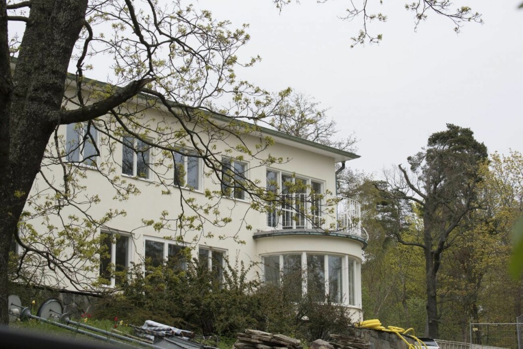 Fyra år senare, 2017, såg Villa Solbacken ut så här. Då var den utvändiga renoveringen klar. Villa Solbacken 2017