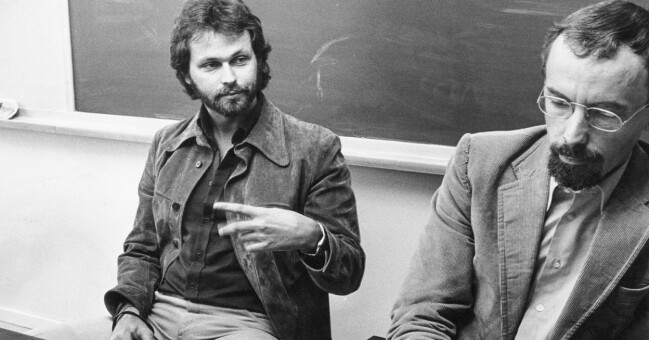 1979, när Clark Olofsson var en fri man, började han plugga journalistik på journalisthögskolan i Stockholm. 1979, när Clark Olofsson var en fri man, började han plugga journalistik på journalisthögskolan i Stockholm.