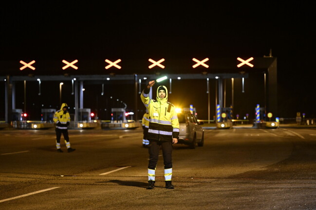 Öresundsbron tvingades stängas av. Öresundsbron tvingades stängas av.
