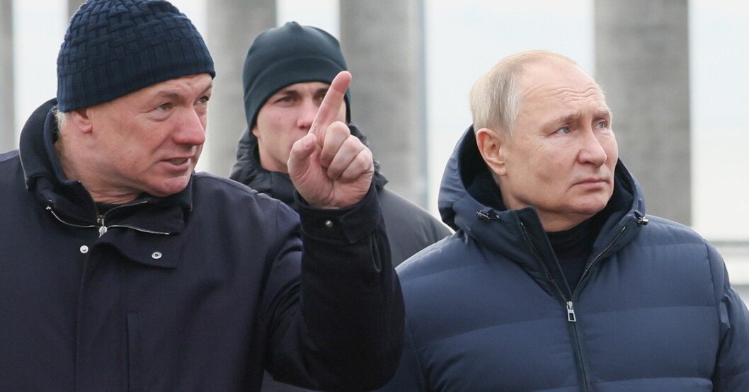 Vladimir Putin vid bron på Krimhalvön.