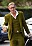 Tony Adams är aktuell i Storbritanniens Let's Dance. Klädd i grön kostym på väg till träning.