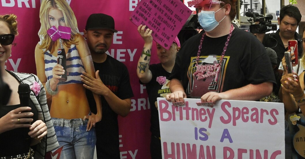Fans har fått nog och tycker att Britney Spears ska släppas fri och få leva ett normalt liv. Fans kräver att Britney Spears släpps fri