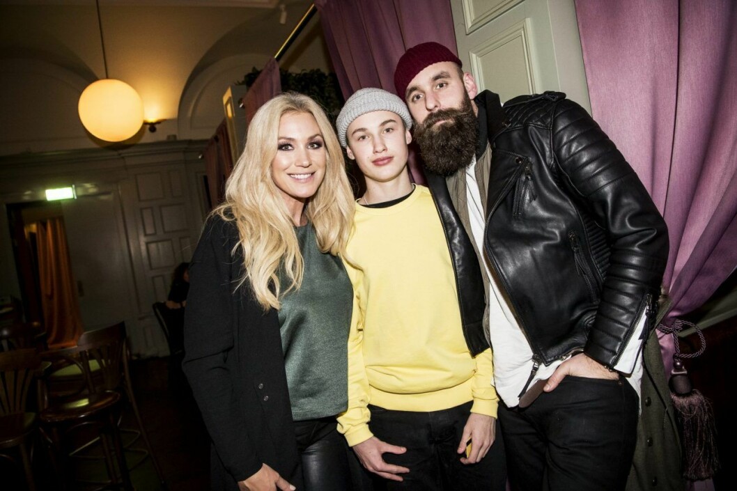 Jessica Andersson med sonen Liam och sambon Johan Malm. Liam tillsammans med Jessica Andersson.