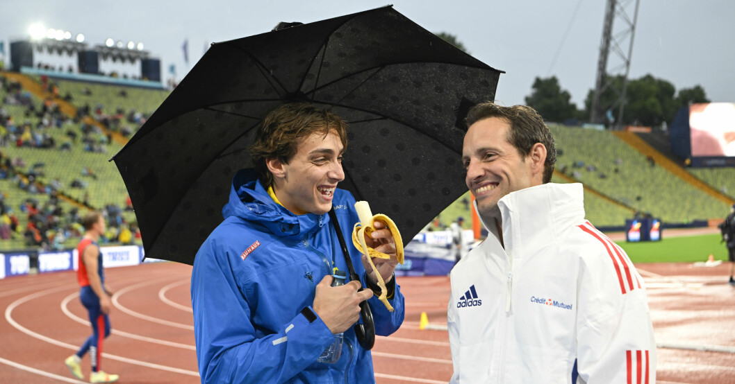 Armand Duplantis med idolen och vännen Renaud Lavillenie under sommarens EM i München.