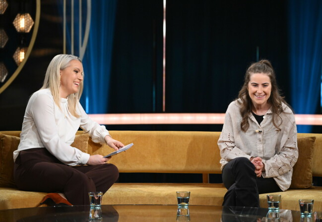 Ebba Andersson i SVT:s talkshow Carina Bergfeldt.