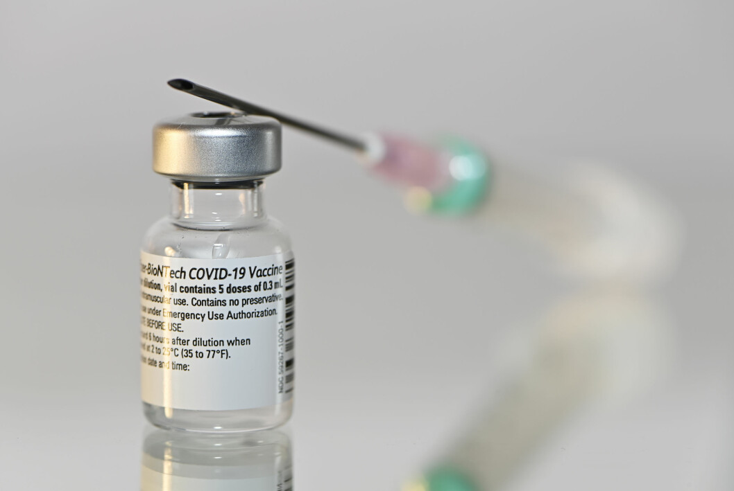 Corona-vaccinet innehåller inga spår av metaller, enligt en uppsjö av källor.