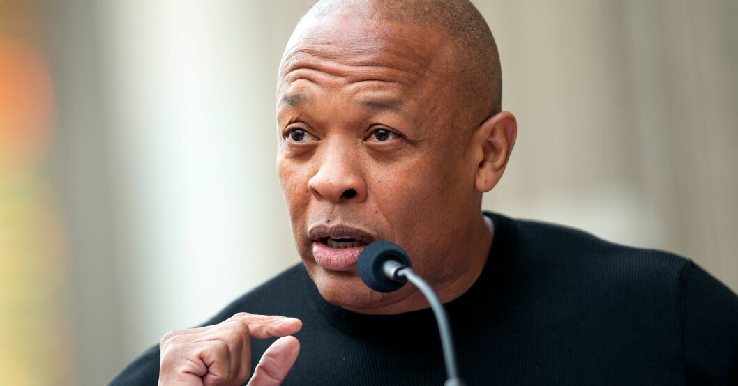 Rapparen Dr. Dre vägrar att träffa äldsta dottern och ge henne mer pengar. Han vill heller inte träffa hennes barn. LaTanya Young har inte träffat sin pappa på 18 år och säger att hans ekonomisk hjälp upphörde i januari förra året. Dr. Dre