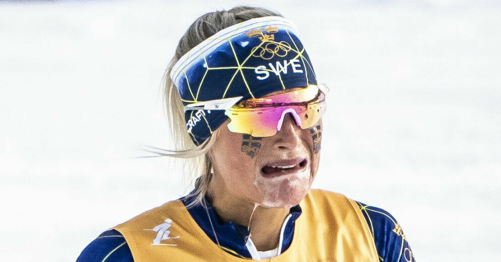 Frida Karlsson stötte på flera motgångar under OS 2022. ”Jag mår inte bra. Jag har inget att åka med. Jag är helt slut”, sa hon till Aftonbladet. Frida Karlsson