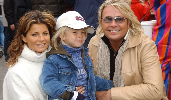 Carola Häggkvist och Runar Sögaard med sonen Amadeus. Bilden är tagen 2003. Carola Häggkvist och Runar Sögaard med sonen Amadeus. Bilden är tagen 2003.