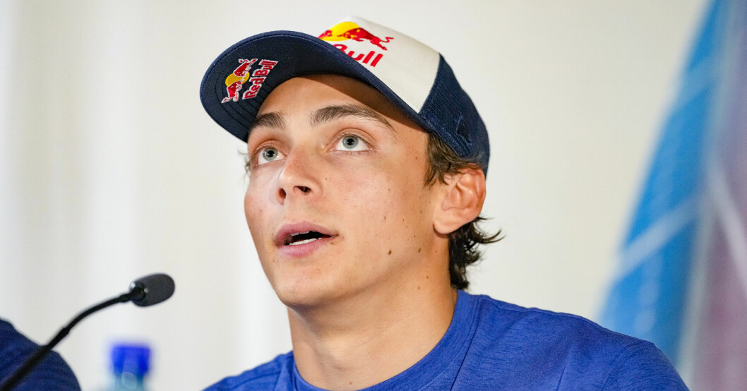 En handduk hade lämnats kvar i gropen när Armand Duplantis skulle hoppa. Det hade kunnat sluta riktigt illa. Armand Duplantis