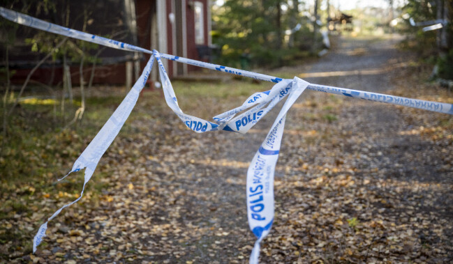 Polisens avspärrning intill 46-åringens stuga utanför Kramfors.