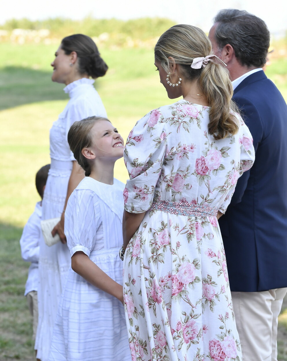 Prinsessan Estelle med sin moster.