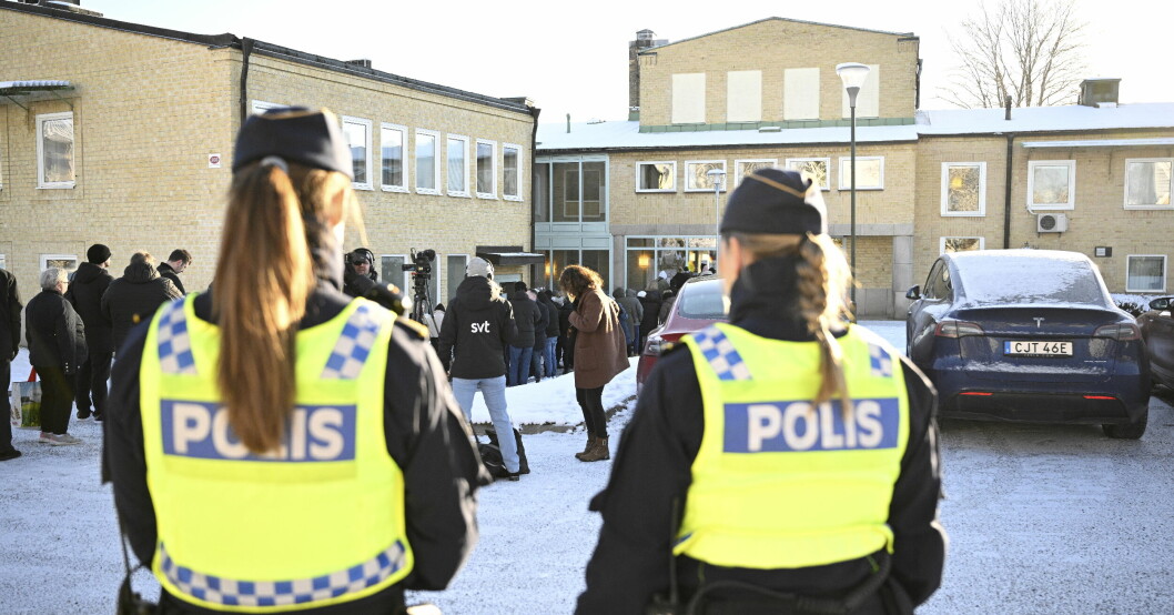 Långa köer när rättegången under måndagen inleddes mot 18-åringen och 20-åringen, som båda står åtalade för mord och grovt gravfridsbrott. Långa köer när rättegången under måndagen inleddes mot 18-åringen och 20-åringen, som båda står åtalade för mord och grovt gravfridsbrott.