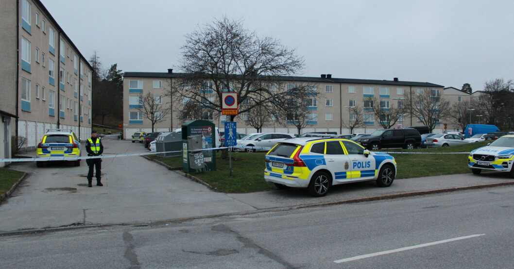 Polisens avspärrningar i Sätra tidigt under morgonen. Polisens avspärrningar i Sätra tidigt under morgonen.