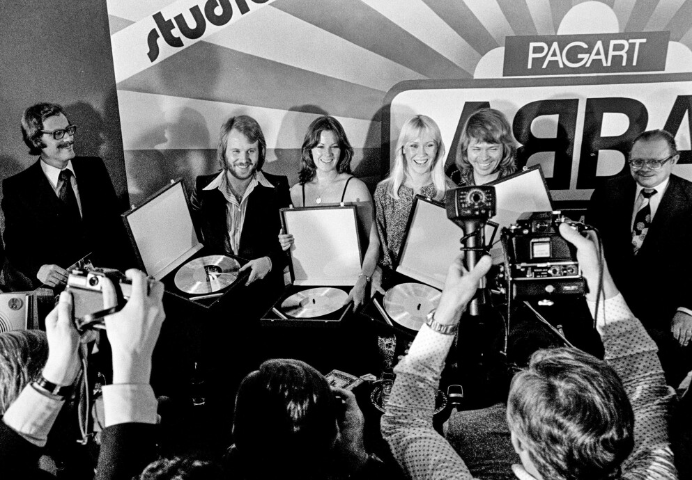 Benny Andersson, Anni-Frid Lyngstad, Agnetha Fältskog och Björn Ulvaeus under ett besök i Warszawa, Polen, 1976. ABBA WARSZAWA 1976