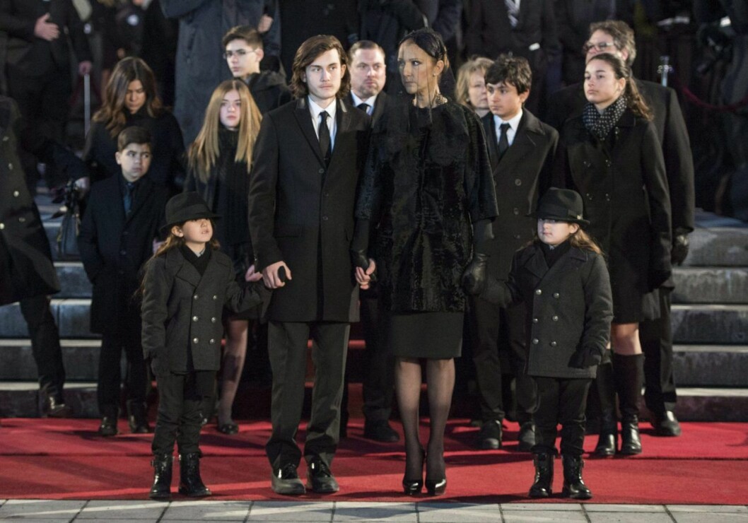 Céline och barnen på Renés begravning. Céline Dion och barnen på René Angelils begravning