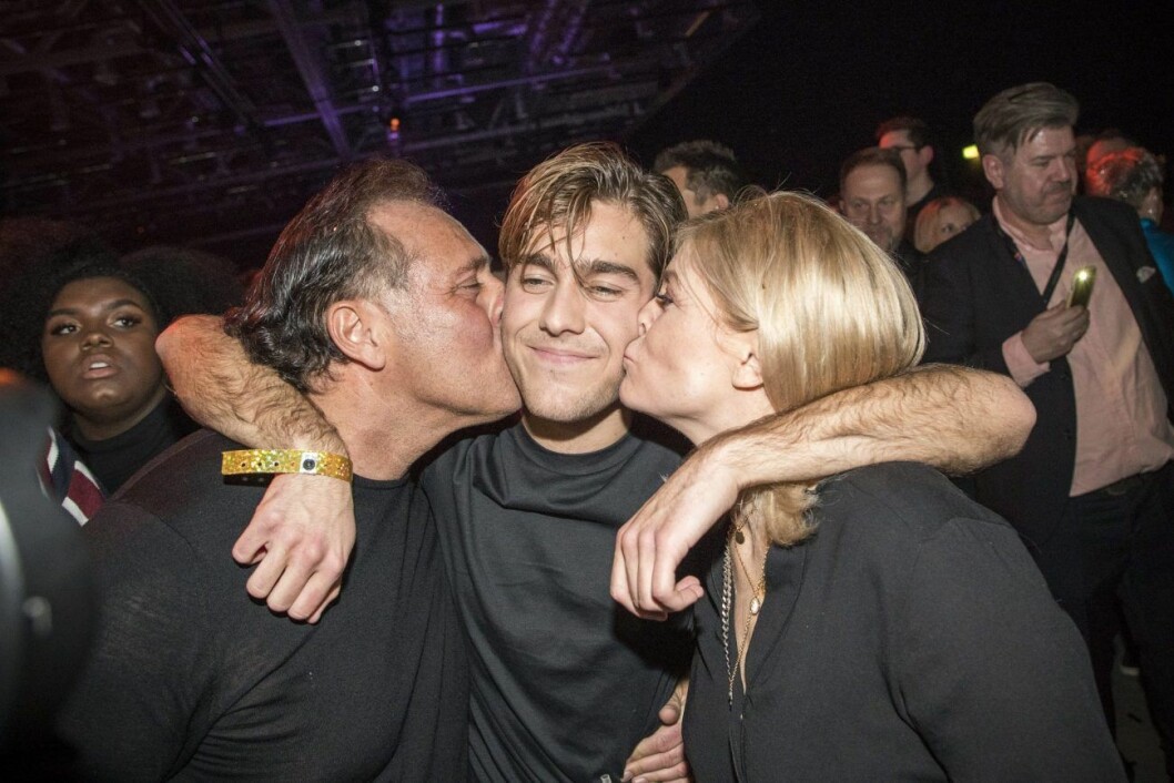 Benjamin med föräldrarna Emilio och Pernilla. Familjen Wahlgren Ingrosso framgångssaga