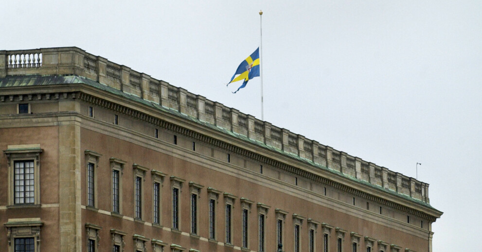 Stockholms slott flaggar på halv stång idag. Stockholms slott