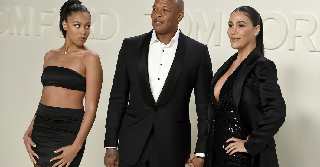 Dr. Dre och Nicole Young skilde sig nyligen. De gifte sig 1996 och var ett par i 24 år. Enligt LaTanya Young får hon 300 000 dollar i månaden i underhåll, vilket hon tycker är väldigt orättvist. Dr. Dre och Nicole Young