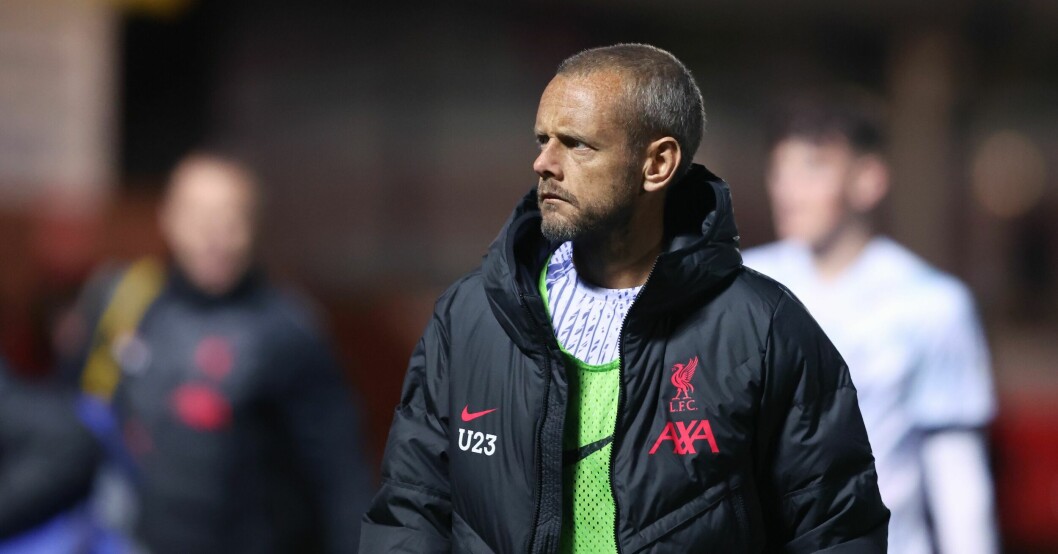 Jay Spearing spelade under sin karriär flest matcher för Bolton. Nu är han tillbaka som tränare i Liverpool, men har också spelat en match för klubbens reservlag i år. Jay Spearing spelade under sin karriär flest matcher för Bolton. Nu är han tillbaka som tränare i Liverpool, men har också spelat en match för klubbens reservlag i år.