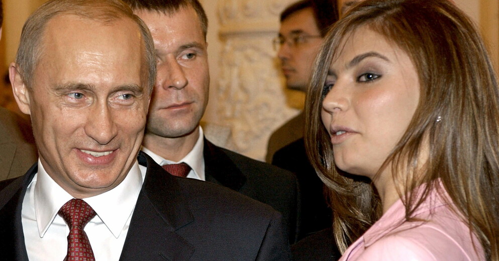 Vladimir Putin och Alina Kabajeva ska ha varit ett par i 13 år. Nu avslöjar en nära vän till före detta OS-gymnasten att paret har två söner ihop. Vladimir Putin och Alina Kabajeva