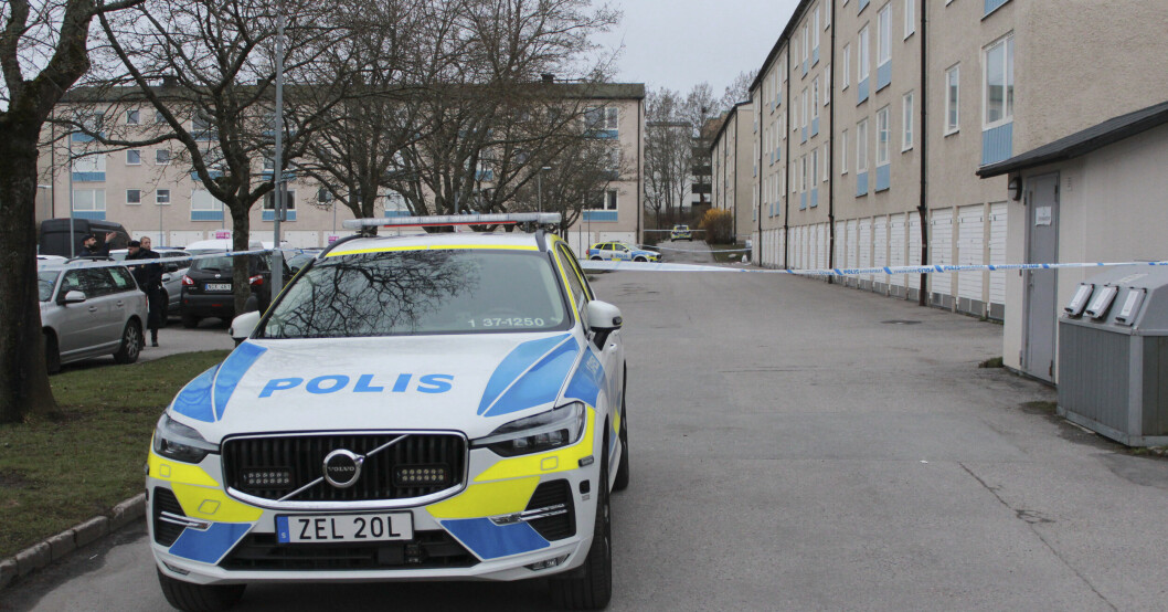 Vid 06-tiden hade tre misstänkta gärningsmän gripits. Vid 06-tiden hade tre misstänkta gärningsmän gripits.