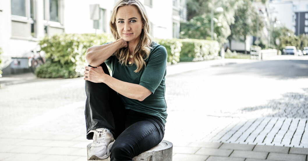 Frida Nordstrand flyttade med sin familj till Spanien som 10-åring. Efter några år kom de hem till Sverige igen. Förutom att arbeta som journalist har hon tidigare utbildat sig till skådespelare och personlig tränare. Frida Nordstrand flyttade med sin familj till Spanien som 10-åring. Efter några år kom de hem till Sverige igen. Förutom att arbeta som journalist har hon tidigare utbildat sig till skådespelare och personlig tränare.