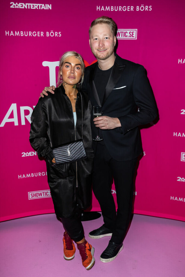 Christopher Janebrink och Maxida Märak på premiär ihop i mars 2023. Foto: TT Maxida Märak