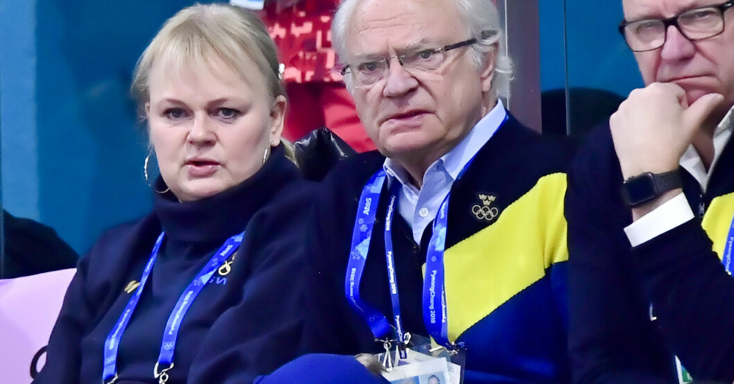 Kung Carl XVI Gustaf i publiken tillsammans med förre curlingspelaren Anette Norberg under curlingmatchen mellan Sverige och Sydkorea på Gangneung Curling Centre under vinter-OS i Pyeongchang, Sydkorea. Anette Norberg och Kung Carl XVI Gustaf