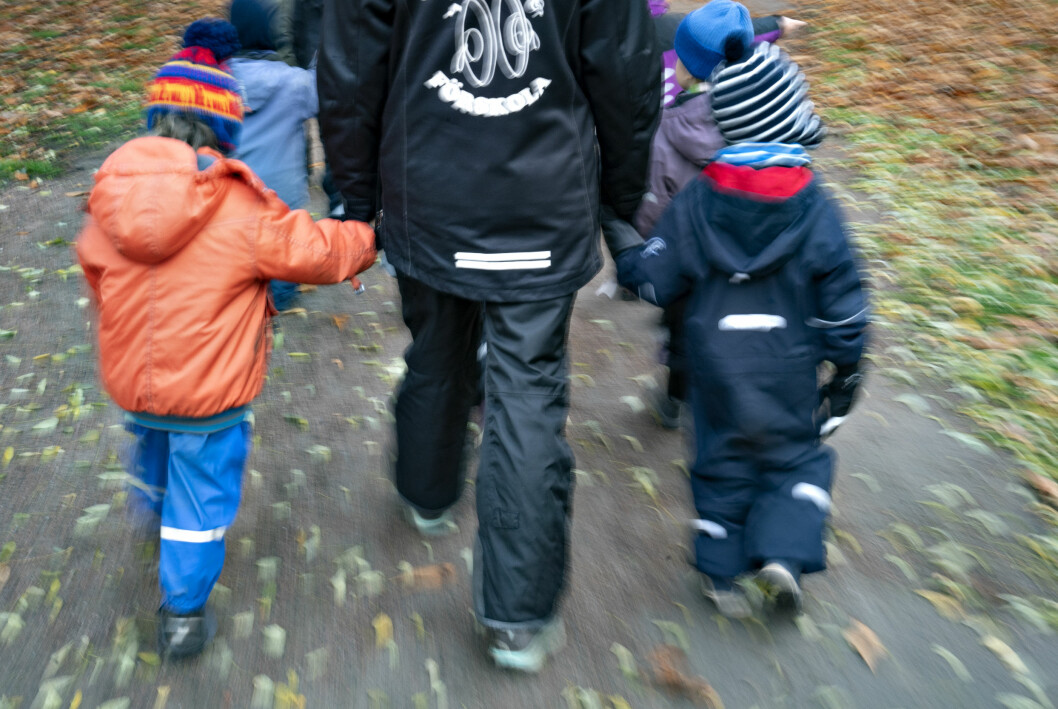 ”Helt horribelt” säger pappa Greg Paltsev vars dotter fick en kniv i avskedspresent till den skånska tidningen.