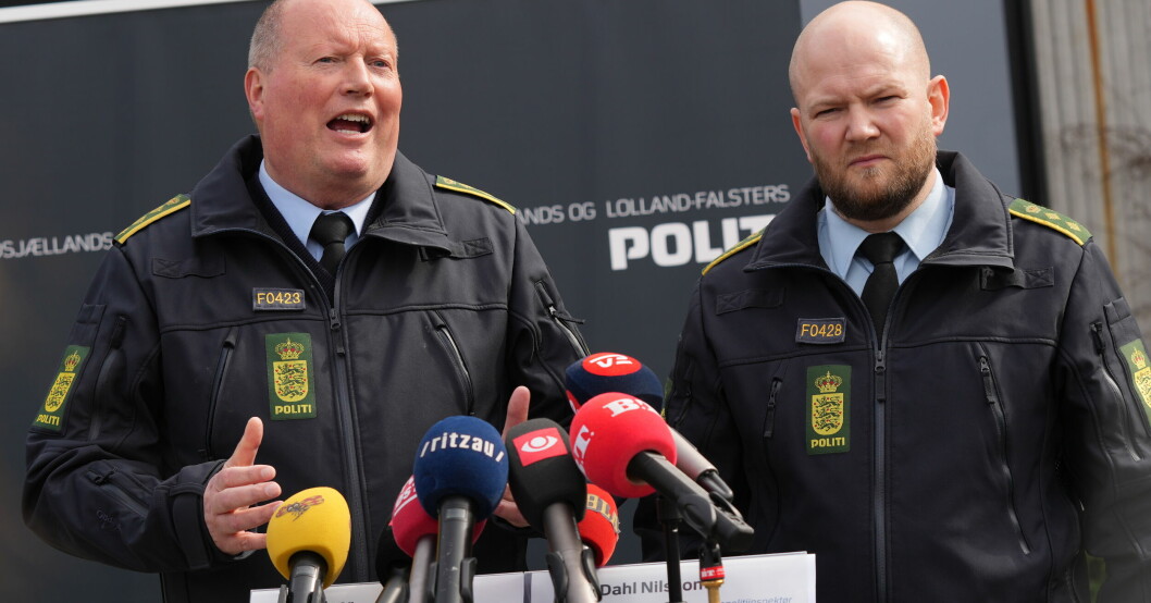 Polisinspektören Kim Kliver och biträdande polisinspektör Rune Dahl Nilsson under måndagens pressträff.