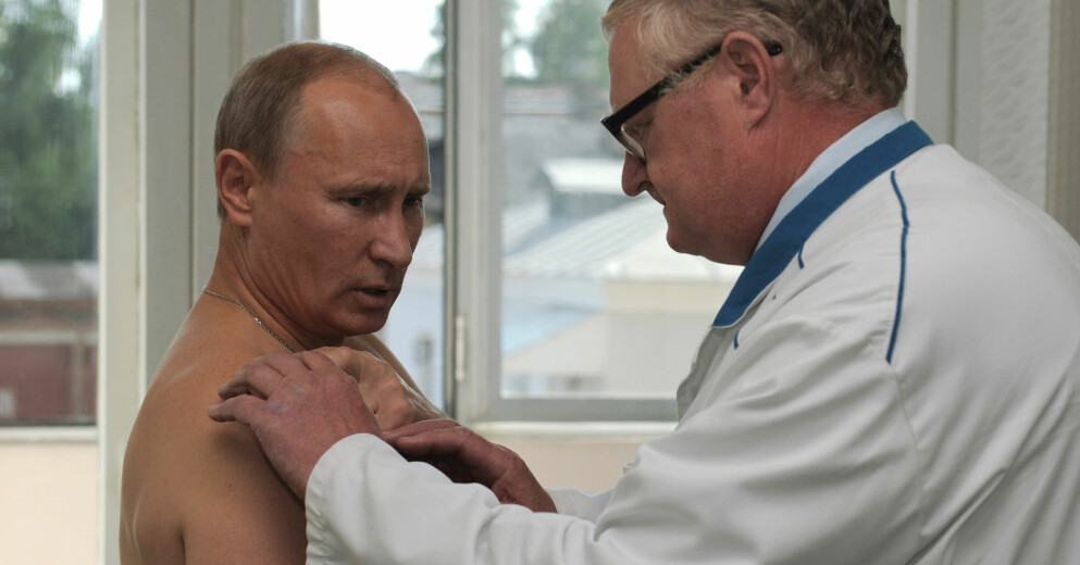 Vladimir Putin under ett tidigare läkarbesök när han skadat axeln. Vladimir Putin