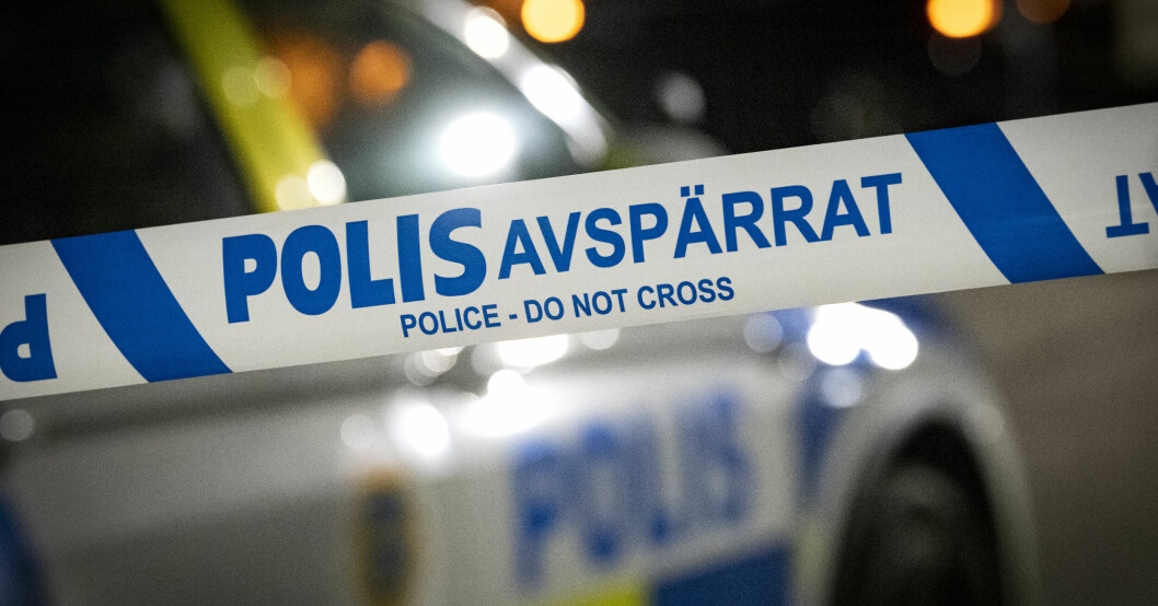 Pappan i 45-årsåldern sitter häktad sen i tisdags. Åtalsfristen är den 26 januari. Pappan i 45-årsåldern sitter häktad sen i tisdags. Åtalsfristen är den 26 januari.