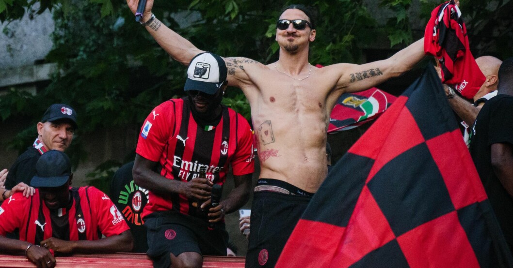 Zlatan Ibrahimovic och lagkamraterna firade på Milanos gator efter ligatiteln. Zlatan Ibrahimovic