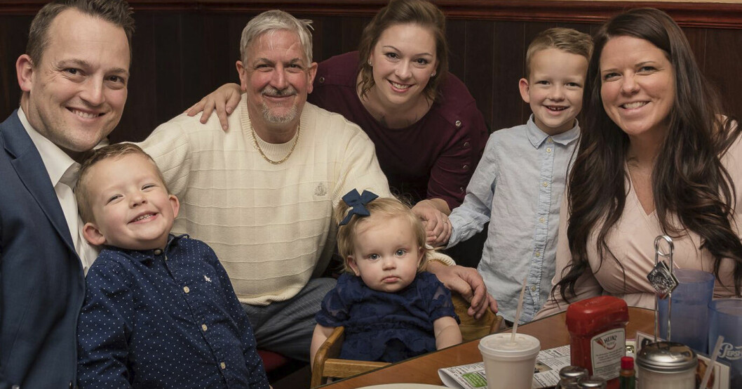 Från vänster: David Bennett Jr, Preston Bennett, David Bennett Sr, Gillian Bennett, Nicole (Bennett) McCray, Sawyer Bennett, Kristi Bennett. Bild från 2019. David Bennett med familj