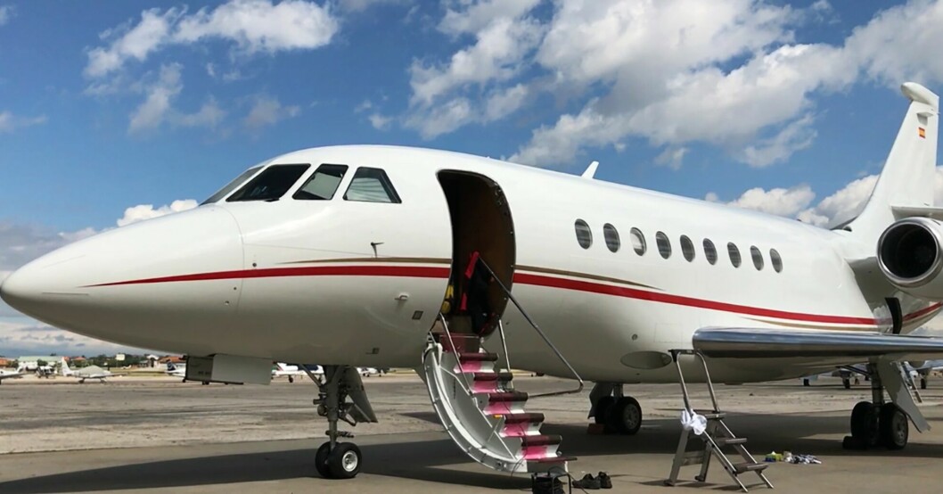 Shimon Hayat förförde kvinnorna med lyxiga hotell, dyra restaurangbesök och flygresor i privatjet. Privatjet