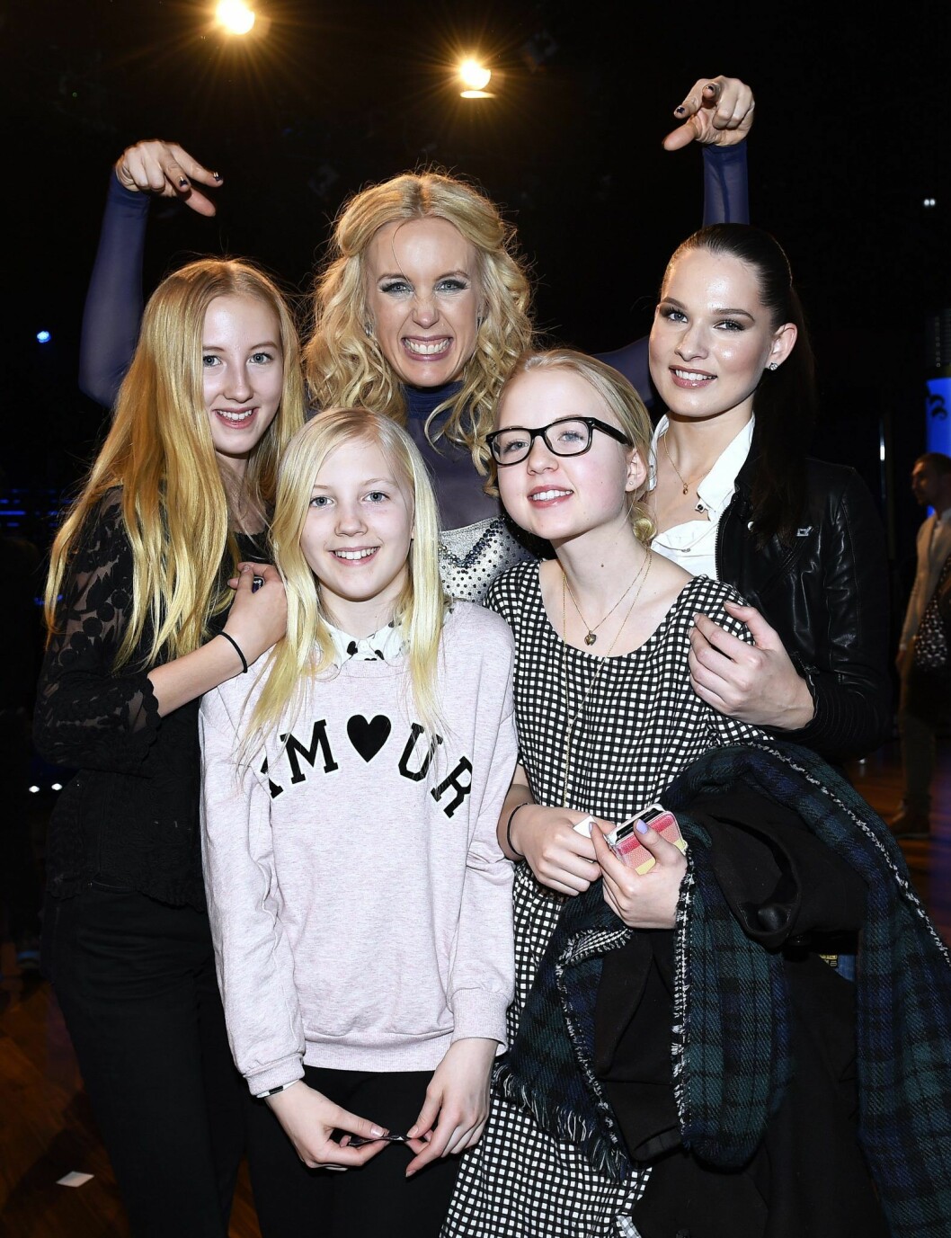 Jenny Strömstedt med barnen Vanna, Kitty, Mika och Niklas dotter Maja Strömstedt under Let’s Dance 2015. Foto: Karin Törnblom/TT Jenny Strömstedts med sina barn