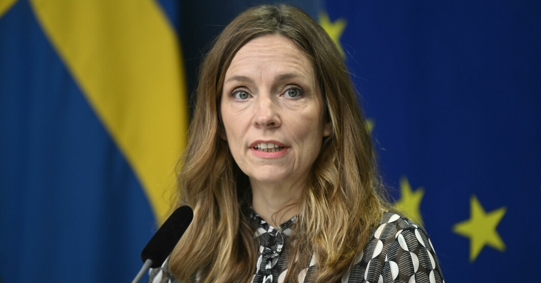 Sara Byfors, avdelningschef på Folkhälsomyndigheten på en presskonferens.