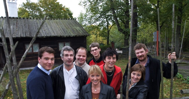 Deltagarna i andra säsongen av Bonde söker fru. Alla deltagare i säsong 2 av Bonde söker fru 2007. Anders Johansson, Anders Jönsson, Fredrik Karlsson Wirén, Karl Petter Bergvall, Margareta Berg, Susanne Brännemo, Torbjörn Carlström och Örjan Karlsson.