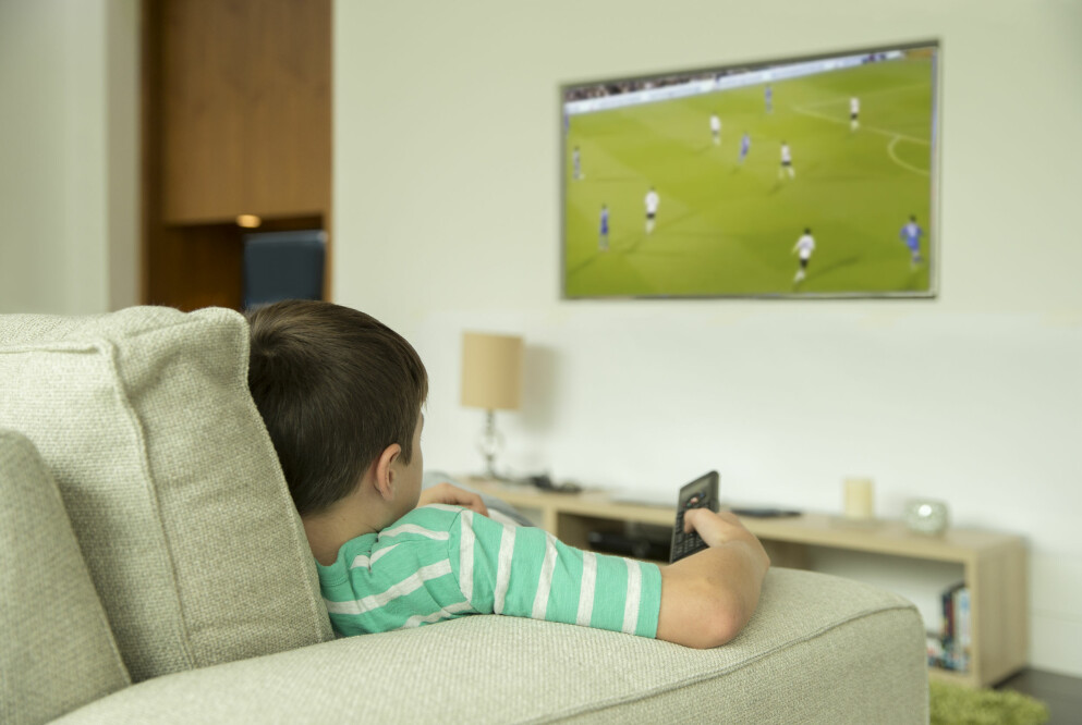 Stäng av tv-apparaten. Den alstrar värme.