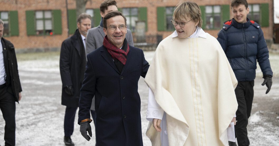 Ulf Kristersson och Birgitta Ed efter hennes prästvigsel i Strängnäs domkyrka. Ulf Kristersson och Birgitta Ed efter hennes prästvigsel i Strängnäs domkyrka.