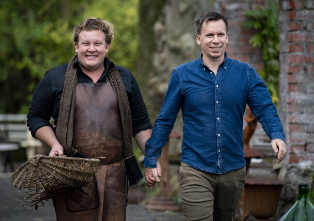 Petter Kjellén och Karl Fredrik Gustafsson fotograferade på Eklaholm. Foto: Johan Nilsson / TT Petter Kjellén och Karl Fredrik Gustafsson