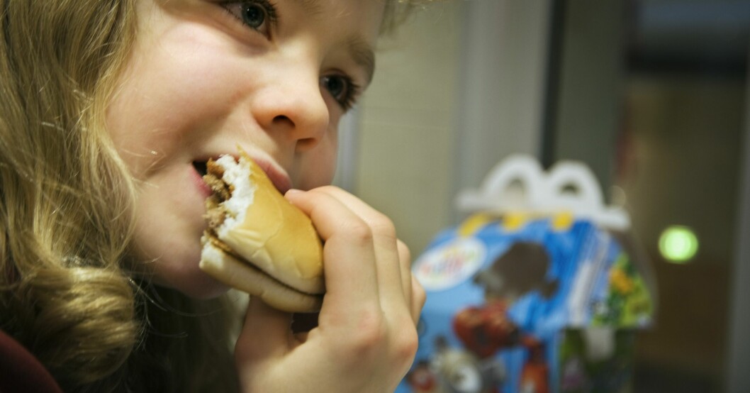 Den klassiska cheeseburgaren är populär både bland unga och gamla.