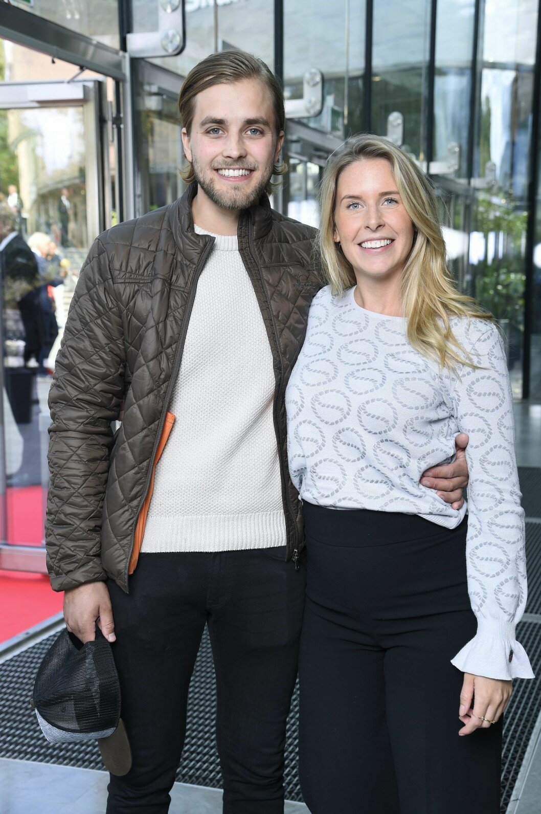 Det blev inget mellan Jenny Freed och Joacim Rickling – han är nu tillsammans med Caroline Kejbert. Det blev inget mellan Jenny Freed och Joacim Rickling – han är nu tillsammans med Caroline Kejbert.