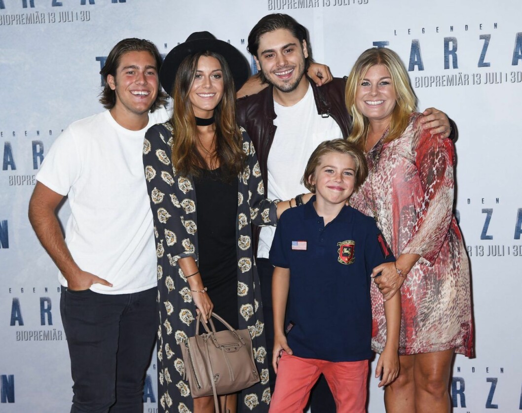 Pernilla Wahlgren tillsammans med barnen Oliver Ingrosso, Bianca Ingrosso, Benjamin Ingrosso och Theo Wahlgren. Pernilla Wahlgren