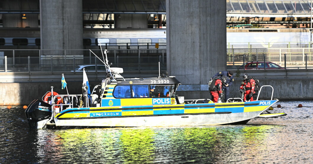 Polisen dyker i Karlbergskanalen